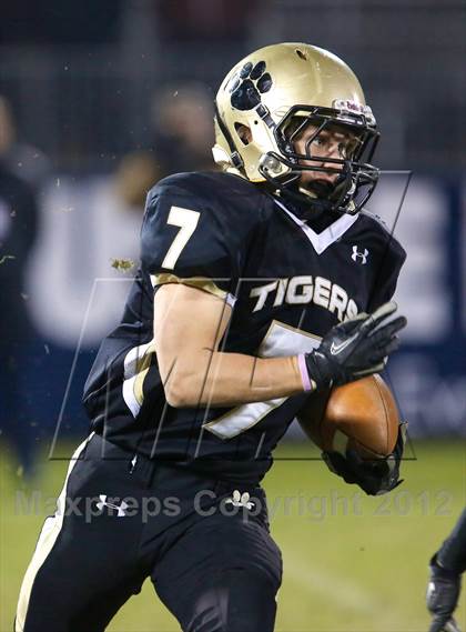 Thumbnail 3 in Windsor vs. Hand (CIAC Class L Final) photogallery.