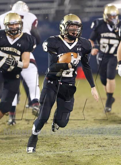 Thumbnail 3 in Windsor vs. Hand (CIAC Class L Final) photogallery.