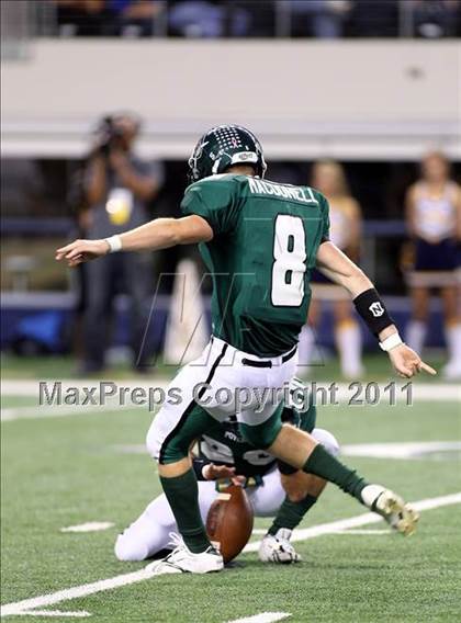 Thumbnail 1 in Highland Park vs. Poteet (4A Division 2 Regional Playoffs) photogallery.