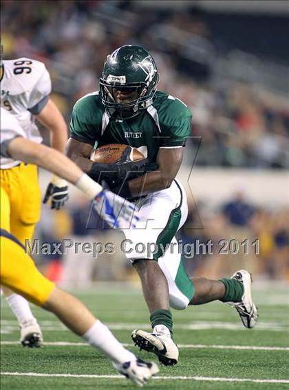 Thumbnail 3 in Highland Park vs. Poteet (4A Division 2 Regional Playoffs) photogallery.