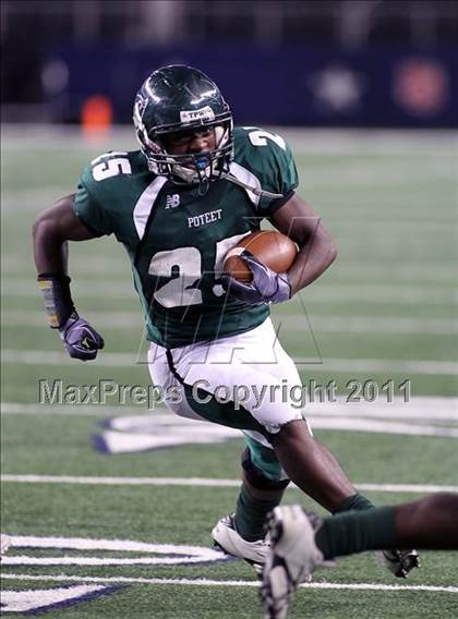 Thumbnail 3 in Highland Park vs. Poteet (4A Division 2 Regional Playoffs) photogallery.