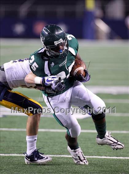Thumbnail 1 in Highland Park vs. Poteet (4A Division 2 Regional Playoffs) photogallery.