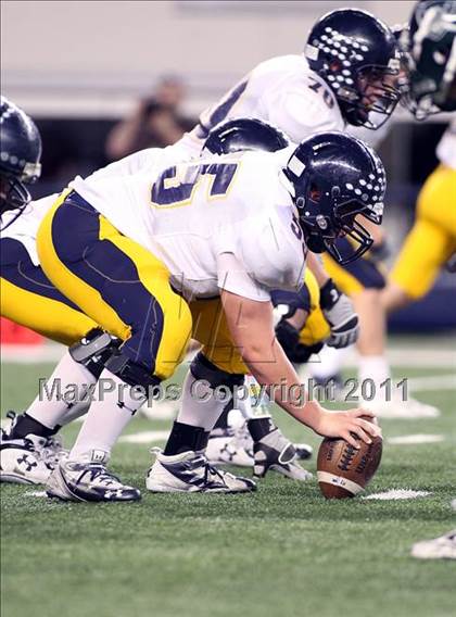 Thumbnail 3 in Highland Park vs. Poteet (4A Division 2 Regional Playoffs) photogallery.