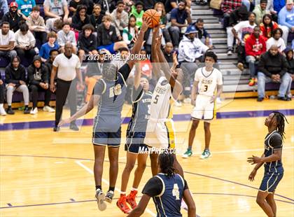 Thumbnail 2 in Reidsville vs Farmville Central (John Wall Holiday Invitational) photogallery.
