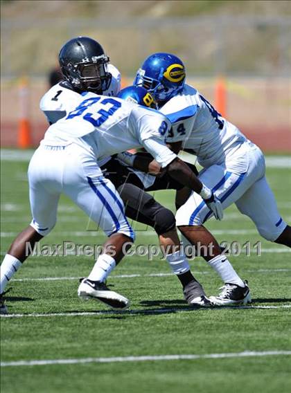Thumbnail 3 in Alta vs. Crenshaw (Mission Viejo Football Classic) photogallery.