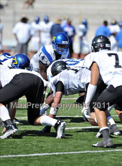 Thumbnail 2 in Alta vs. Crenshaw (Mission Viejo Football Classic) photogallery.