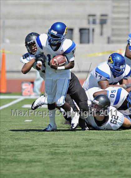 Thumbnail 1 in Alta vs. Crenshaw (Mission Viejo Football Classic) photogallery.
