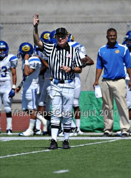 Thumbnail 3 in Alta vs. Crenshaw (Mission Viejo Football Classic) photogallery.