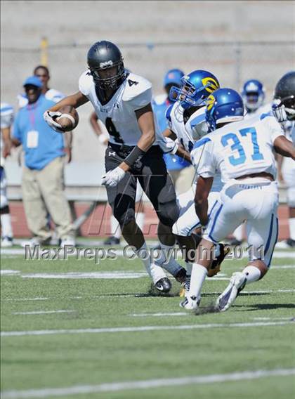 Thumbnail 2 in Alta vs. Crenshaw (Mission Viejo Football Classic) photogallery.