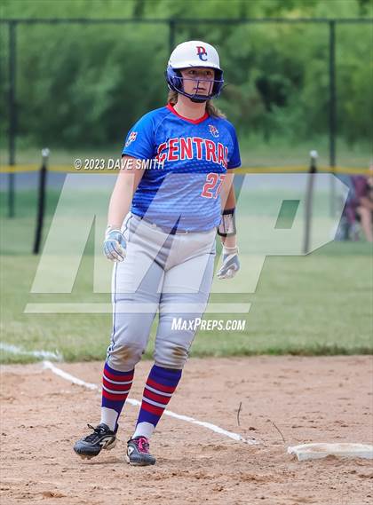 Thumbnail 2 in Mt. Pleasant vs Davenport Central (Rick Doran Classic) photogallery.