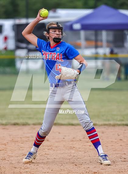 Thumbnail 1 in Mt. Pleasant vs Davenport Central (Rick Doran Classic) photogallery.