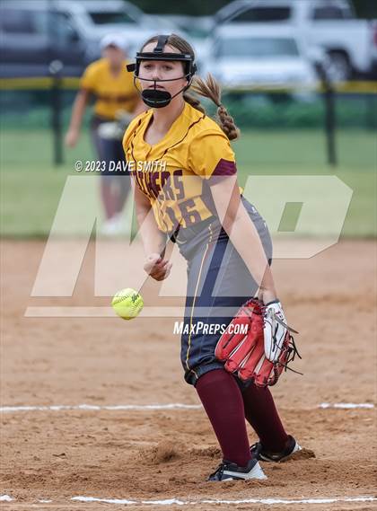 Thumbnail 3 in Mt. Pleasant vs Davenport Central (Rick Doran Classic) photogallery.