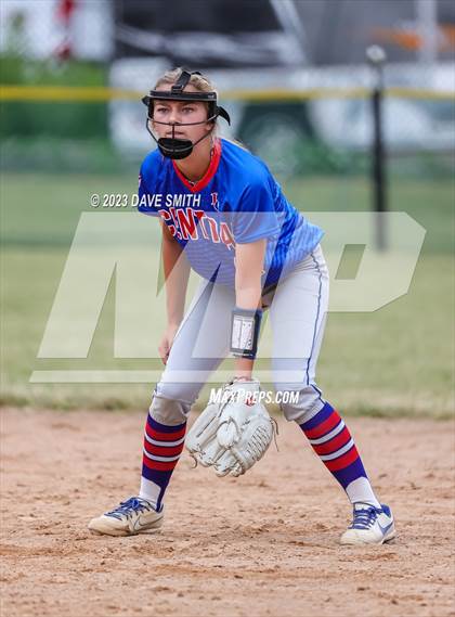 Thumbnail 3 in Mt. Pleasant vs Davenport Central (Rick Doran Classic) photogallery.