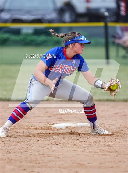 Thumbnail 3 in Mt. Pleasant vs Davenport Central (Rick Doran Classic) photogallery.