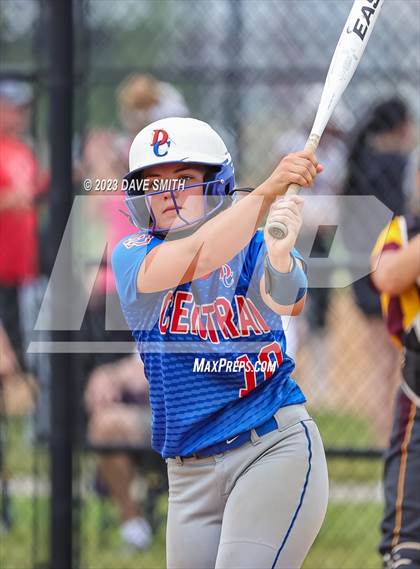 Thumbnail 1 in Mt. Pleasant vs Davenport Central (Rick Doran Classic) photogallery.