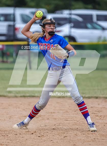 Thumbnail 1 in Mt. Pleasant vs Davenport Central (Rick Doran Classic) photogallery.