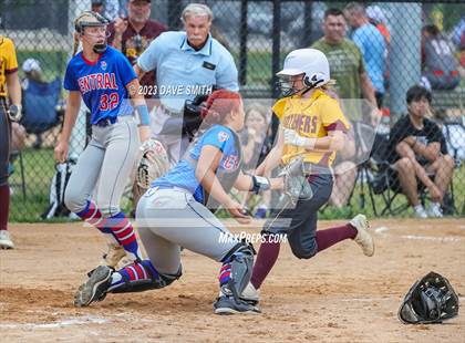 Thumbnail 3 in Mt. Pleasant vs Davenport Central (Rick Doran Classic) photogallery.