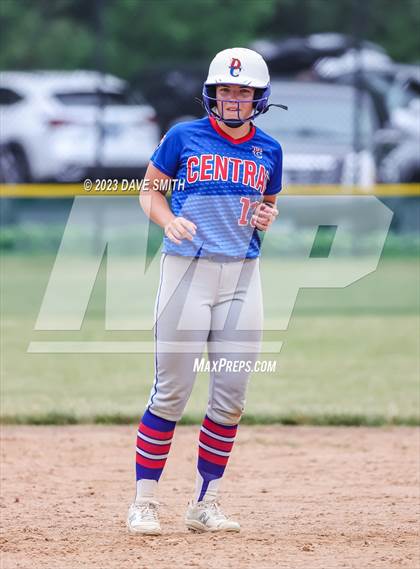 Thumbnail 3 in Mt. Pleasant vs Davenport Central (Rick Doran Classic) photogallery.
