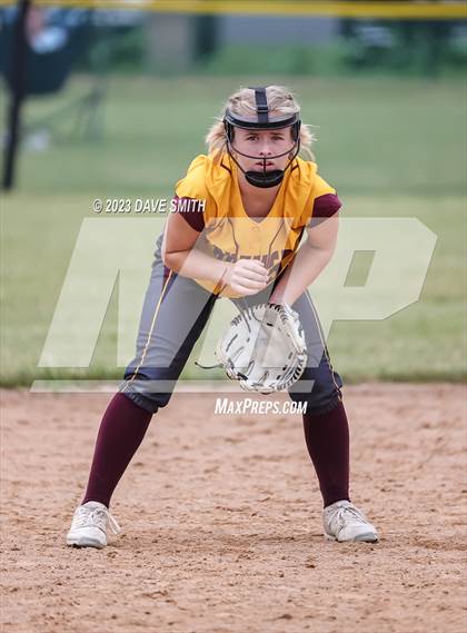 Thumbnail 2 in Mt. Pleasant vs Davenport Central (Rick Doran Classic) photogallery.