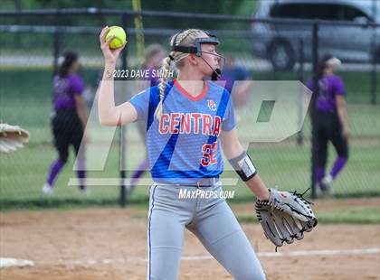 Thumbnail 1 in Mt. Pleasant vs Davenport Central (Rick Doran Classic) photogallery.