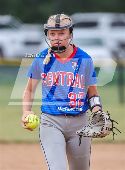 Thumbnail 2 in Mt. Pleasant vs Davenport Central (Rick Doran Classic) photogallery.