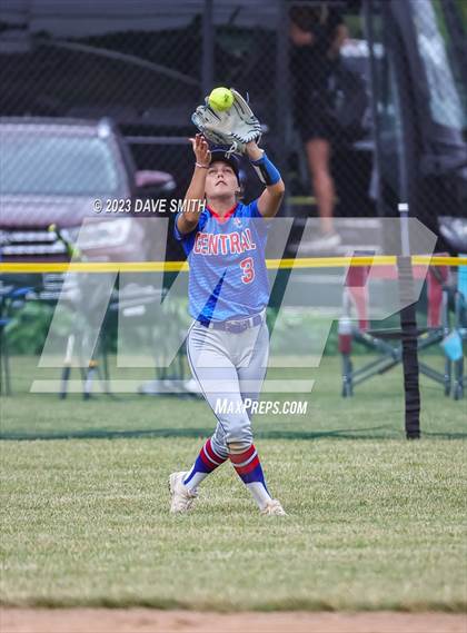 Thumbnail 1 in Mt. Pleasant vs Davenport Central (Rick Doran Classic) photogallery.