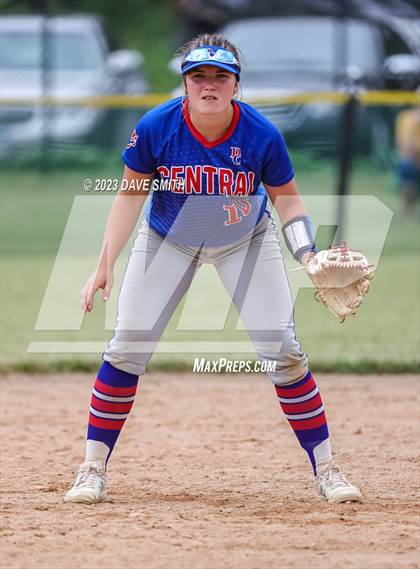 Thumbnail 2 in Mt. Pleasant vs Davenport Central (Rick Doran Classic) photogallery.