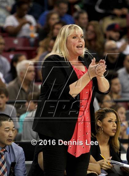 Thumbnail 2 in Miramonte vs. Chaminade (CIF State Open Division Final) photogallery.