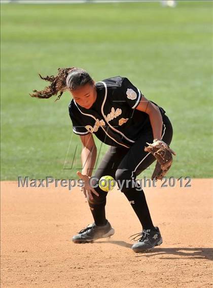 Thumbnail 3 in Pomona Catholic vs. Palos Verdes Peninsula (Woodbridge Tournament) photogallery.