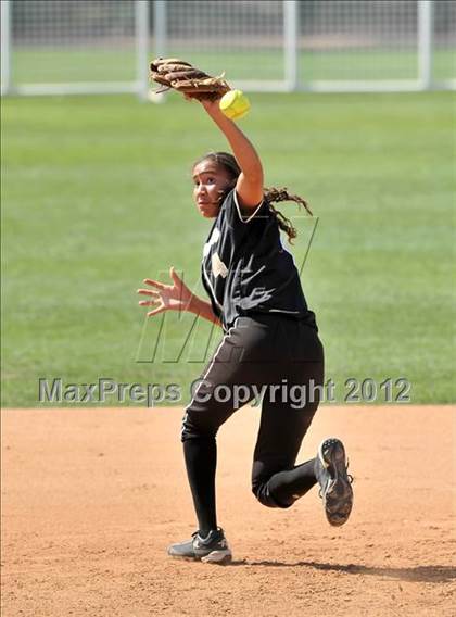 Thumbnail 2 in Pomona Catholic vs. Palos Verdes Peninsula (Woodbridge Tournament) photogallery.