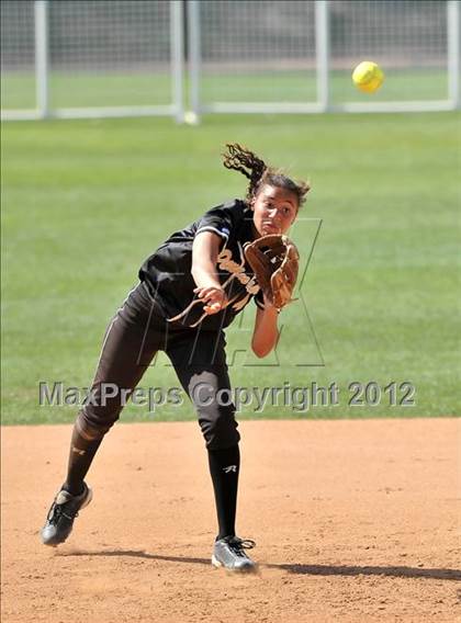 Thumbnail 2 in Pomona Catholic vs. Palos Verdes Peninsula (Woodbridge Tournament) photogallery.
