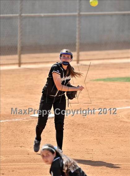 Thumbnail 1 in Pomona Catholic vs. Palos Verdes Peninsula (Woodbridge Tournament) photogallery.