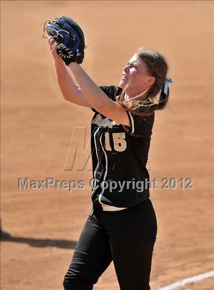 Thumbnail 1 in Pomona Catholic vs. Palos Verdes Peninsula (Woodbridge Tournament) photogallery.