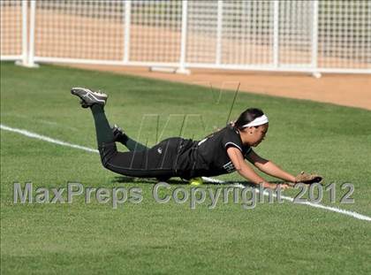 Thumbnail 2 in Pomona Catholic vs. Palos Verdes Peninsula (Woodbridge Tournament) photogallery.