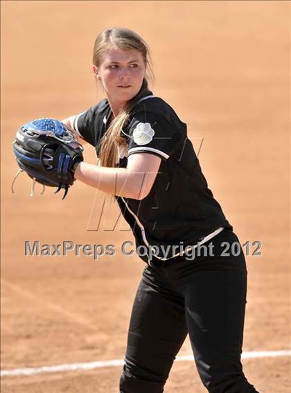 Thumbnail 1 in Pomona Catholic vs. Palos Verdes Peninsula (Woodbridge Tournament) photogallery.