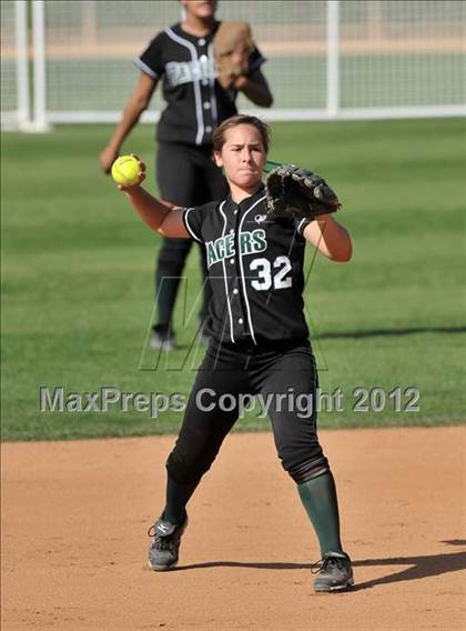 Thumbnail 1 in Pomona Catholic vs. Palos Verdes Peninsula (Woodbridge Tournament) photogallery.
