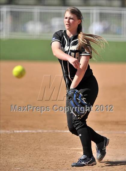 Thumbnail 1 in Pomona Catholic vs. Palos Verdes Peninsula (Woodbridge Tournament) photogallery.