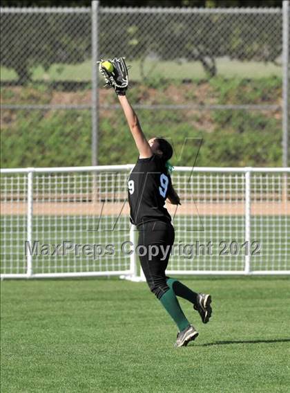Thumbnail 1 in Pomona Catholic vs. Palos Verdes Peninsula (Woodbridge Tournament) photogallery.