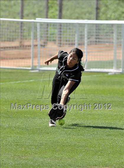 Thumbnail 2 in Pomona Catholic vs. Palos Verdes Peninsula (Woodbridge Tournament) photogallery.