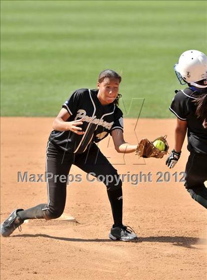 Thumbnail 1 in Pomona Catholic vs. Palos Verdes Peninsula (Woodbridge Tournament) photogallery.