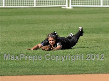 Thumbnail 1 in Pomona Catholic vs. Palos Verdes Peninsula (Woodbridge Tournament) photogallery.