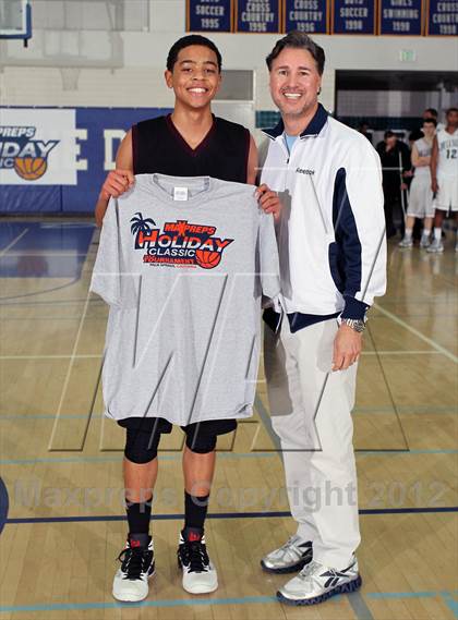 Thumbnail 1 in Patriot vs De La Salle (MaxPreps Holiday Classic) photogallery.