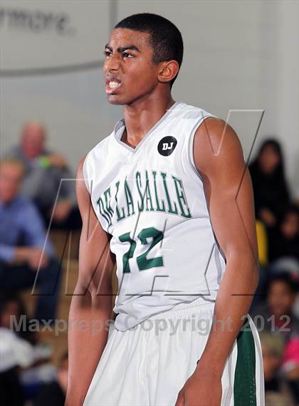 Thumbnail 2 in Patriot vs De La Salle (MaxPreps Holiday Classic) photogallery.