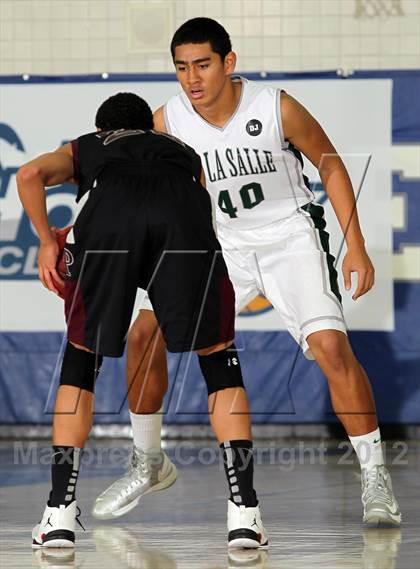 Thumbnail 3 in Patriot vs De La Salle (MaxPreps Holiday Classic) photogallery.
