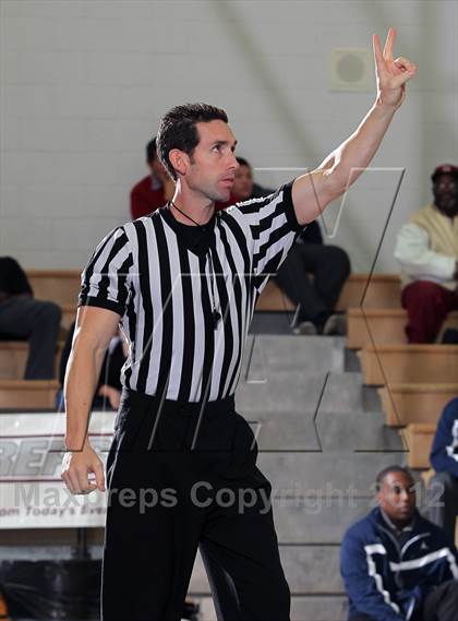 Thumbnail 3 in Patriot vs De La Salle (MaxPreps Holiday Classic) photogallery.
