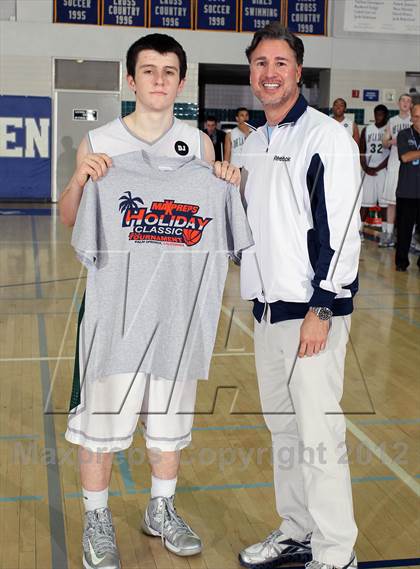 Thumbnail 1 in Patriot vs De La Salle (MaxPreps Holiday Classic) photogallery.