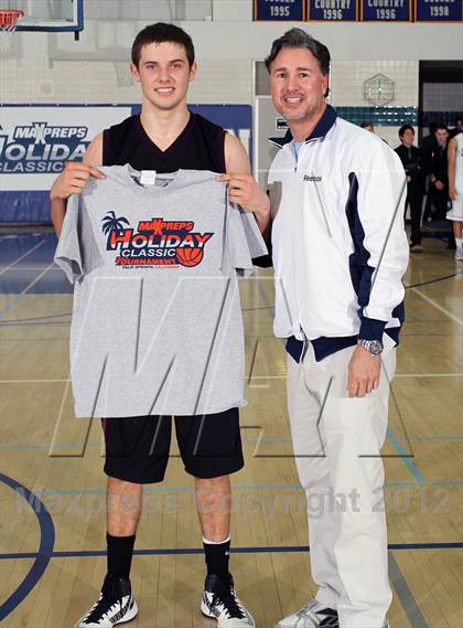 Thumbnail 2 in Patriot vs De La Salle (MaxPreps Holiday Classic) photogallery.