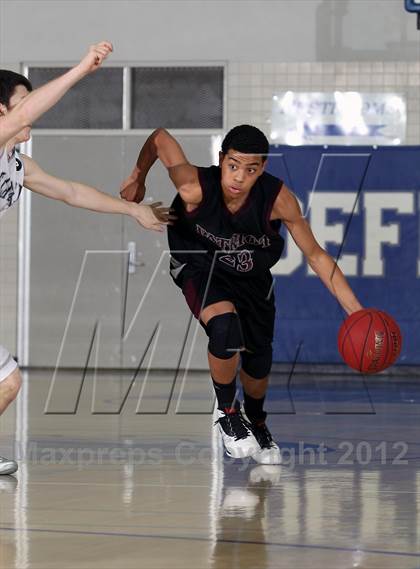 Thumbnail 3 in Patriot vs De La Salle (MaxPreps Holiday Classic) photogallery.