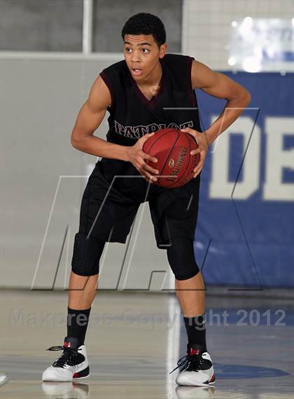 Thumbnail 2 in Patriot vs De La Salle (MaxPreps Holiday Classic) photogallery.