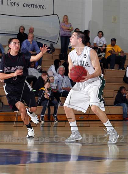 Thumbnail 2 in Patriot vs De La Salle (MaxPreps Holiday Classic) photogallery.